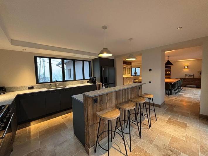 Location de vacances pour 14 personnes, avec vue et jardin à Saint-Jean-d'Arvey