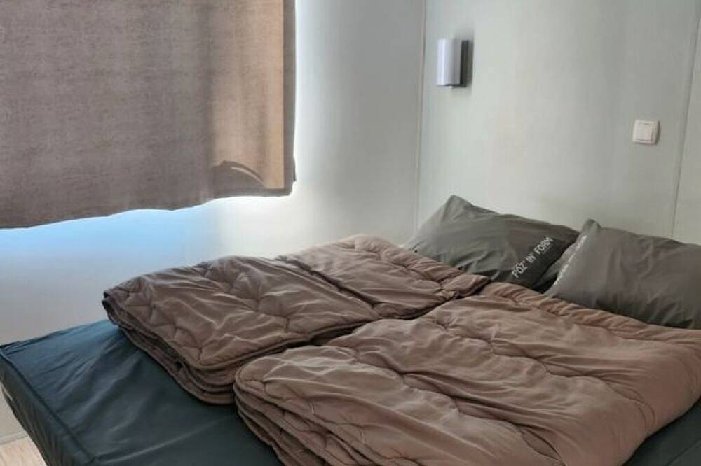 Mobile home rental in the softness of provence in La Roque-d'Anthéron, Aix-en-Provence region
