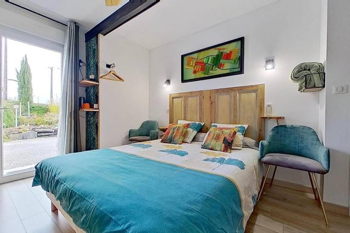 Chambre d’hôte pour 2 personnes, avec piscine ainsi que vue et jardin en Corrèze - 4