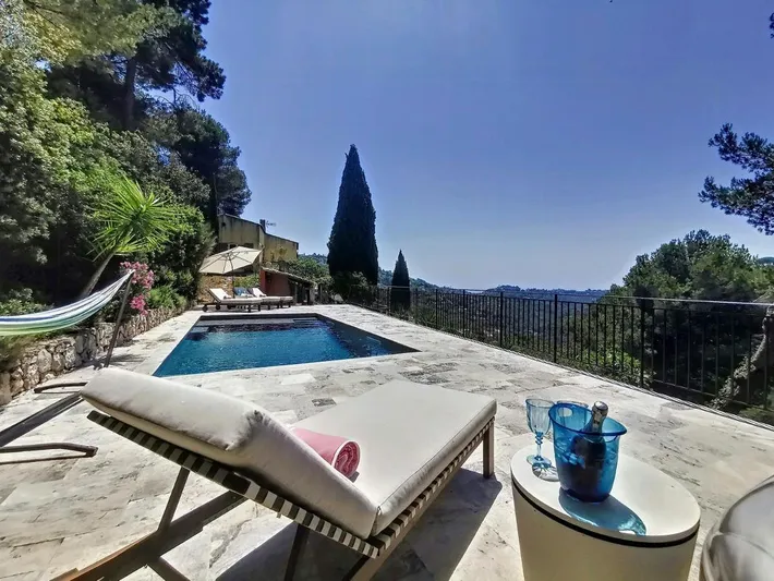Casa de vacaciones para 9 personas, con piscina además de balcón y jardín - 1