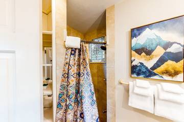 Vacation Apartment for 4 Guests in Stowe, Stowe Mountain, Picture 3