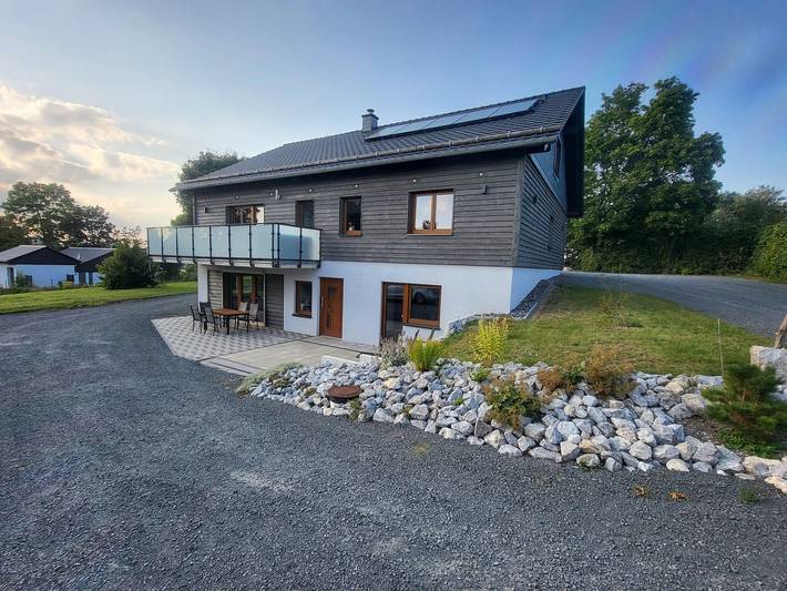 Ferienwohnung für 5 Personen, mit Terrasse und Garten sowie Sauna