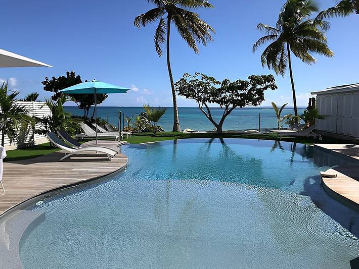 Gîte pour 8 personnes, avec piscine ainsi que jardin et terrasse