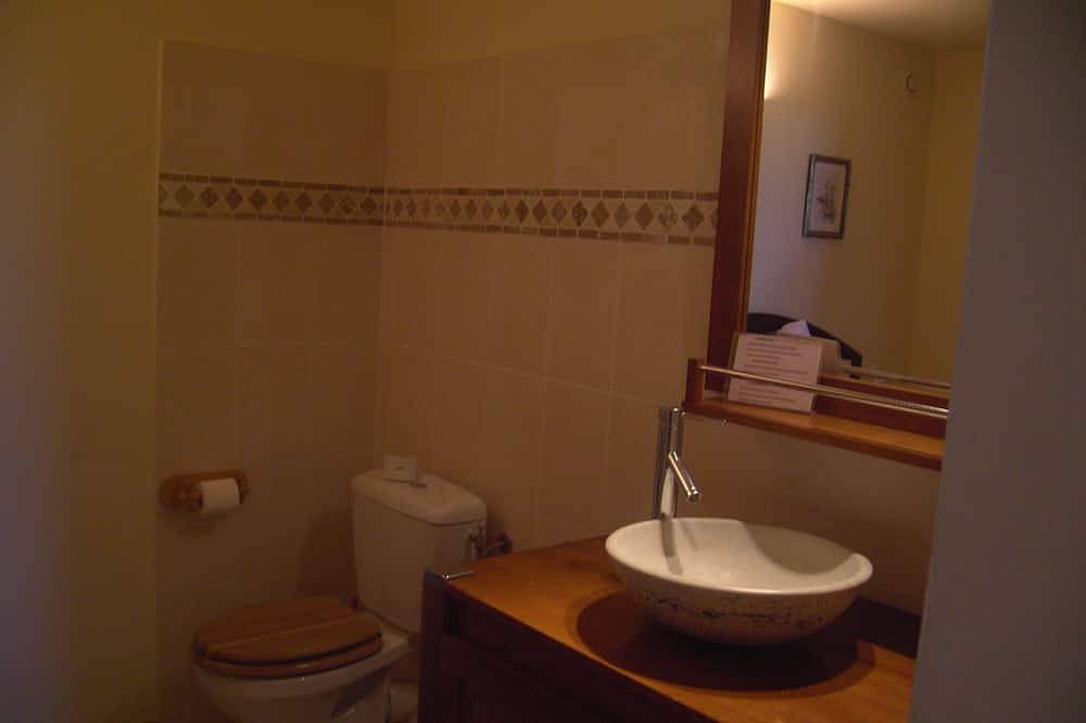 Ganze Wohnung, Charmantes Haus in einer Villa mit Charakter mit Blick auf das Meer in Conca, Sartène und Umgebung