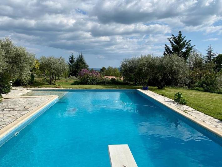 Location de vacances pour 6 personnes, avec piscine ainsi que jardin et vue, adapté aux familles à La Verdière - 4