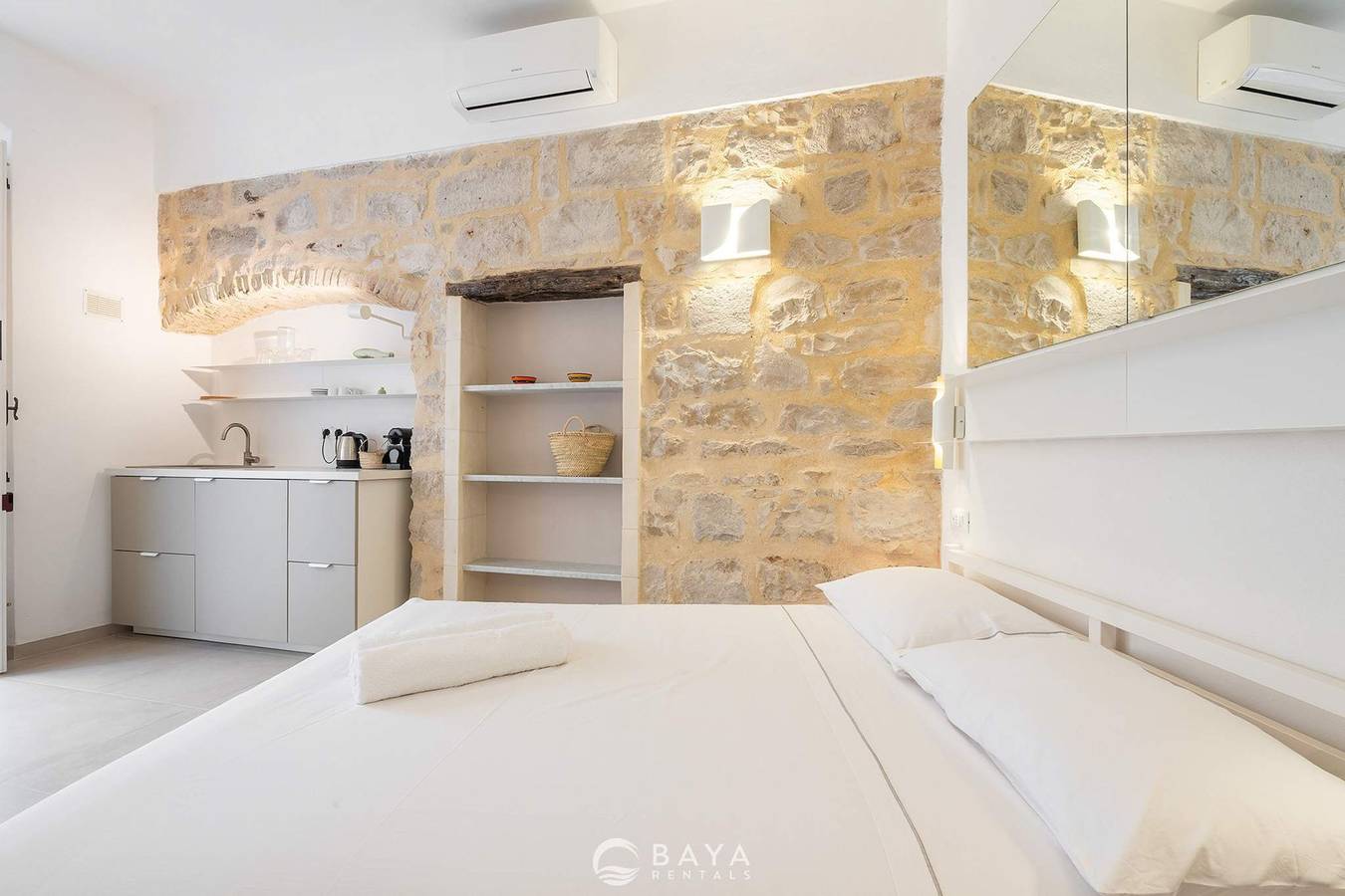 Ca  Rouge - Modern   Bright 3Br Boutique Retreat in the Heart of Carloforte in Carloforte, Provincia de Carbonia-Iglesias