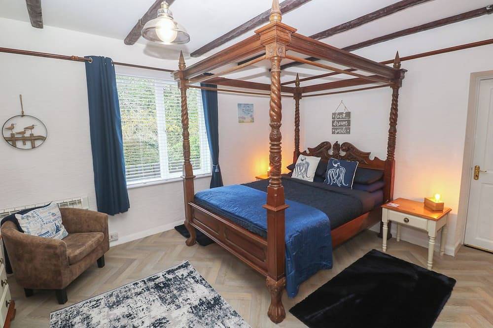 Lighthouse, romantic, country holiday cottage in Praa Sands in Praa Sands, Cornwall