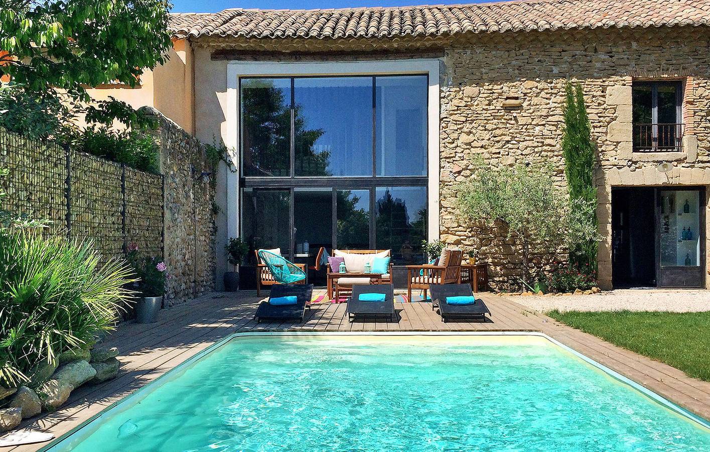 Appartement avec piscine chauffée : 230m2, climatisation, parking et WiFi in Sainte-Cécile-les-Vignes, Vaucluse