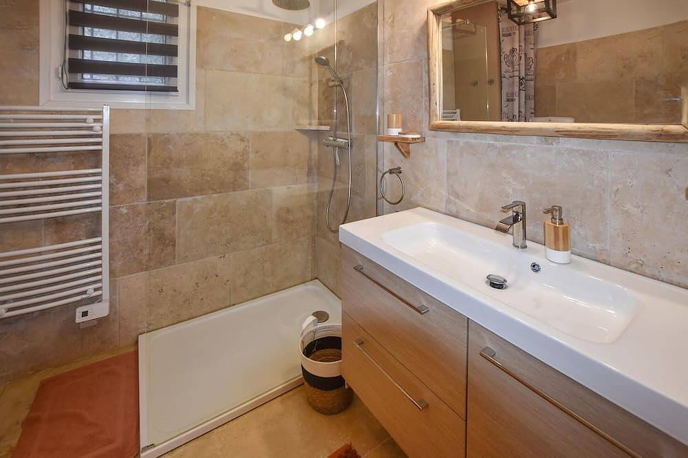 Stunning home in Vaison-la-Romaine with Wifi in Vaison-la-Romaine, Parc naturel régional du Mont-Ventoux