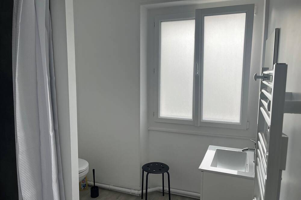 Entire apartment, Spacious, bright, modern apartments in the heart of Saint-Honoré in Saint-Honoré-les-Bains, Morvan Regional Nature Park