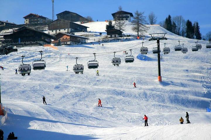 Geheel appartement, 1 Studio Flat walking distance to ski lifts (we have 2 in the same building) in Hohe Tauern, Kaprun