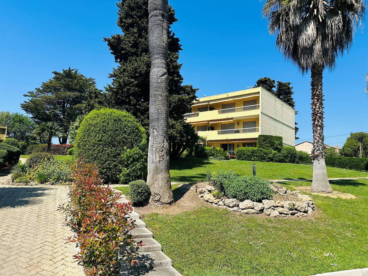 Apartamento entero, Luxury apartment on the G.F with communal pool in Antibes, Region de Cannes