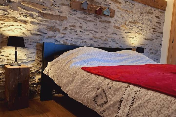 Gîte Les bergeronnettes-Ferienhaus-Ensuite mit Bad-Blick auf die Landschaft in Tavigny, Houffalize