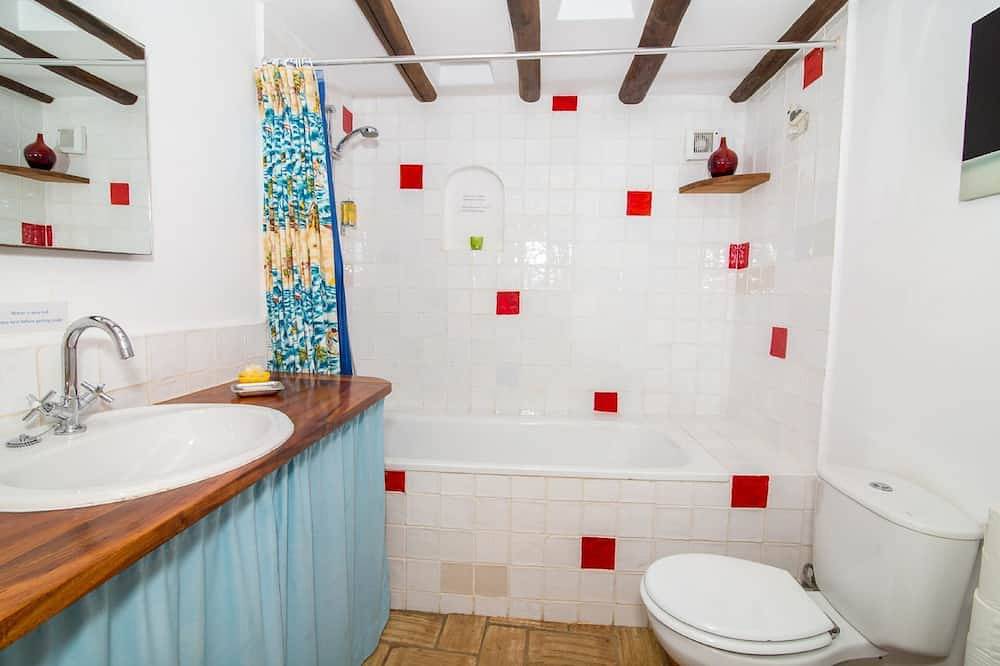 Casa do Medronho - sleeps up to 6 in Bordeira, Faro Distrikt