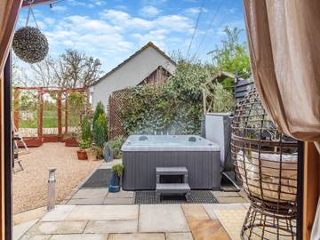 Vacation Rental for 2 Guests in Colchester, Essex, Picture 2