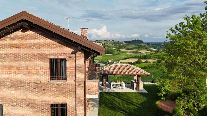 Location de vacances pour 7 personnes, avec jardin ainsi que vue et piscine à San Damiano d'Asti - 2