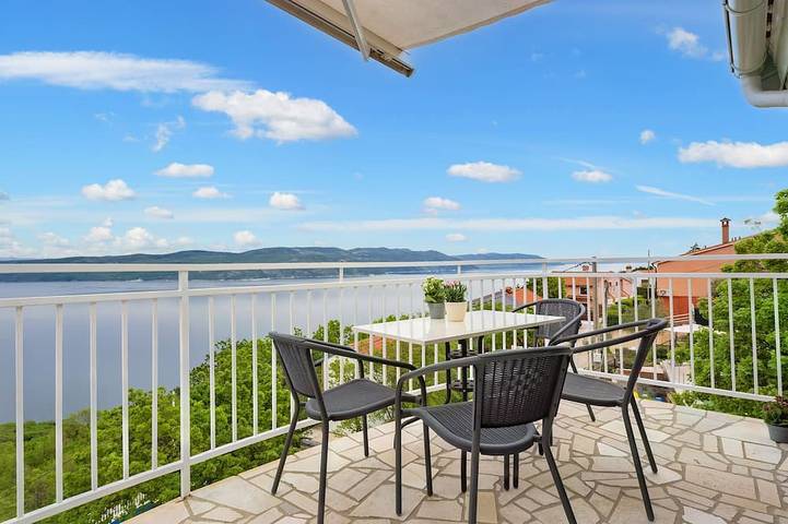 Ferienhaus für 4 Personen, mit Balkon und Pool sowie Garten - 1