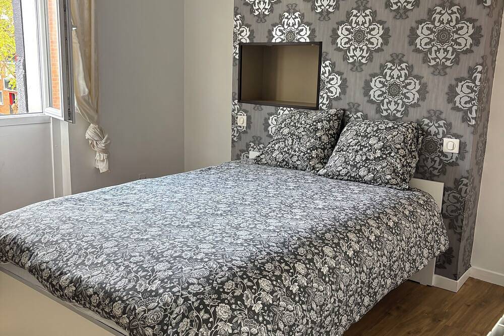 Entire apartment, Spacious apartment 15 minutes from Paris in Noisy-le-Sec, Seine-Saint-Denis