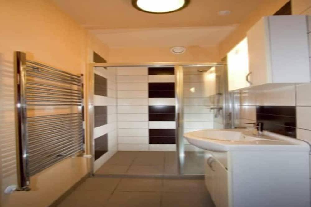 Bungalow in Duinen met Nautische Stijl in 's-Gravenzande, Stadsgewest Haaglanden