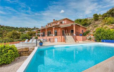 Location de vacances pour 10 personnes, avec terrasse et piscine à Les Adrets-de-l'Estérel