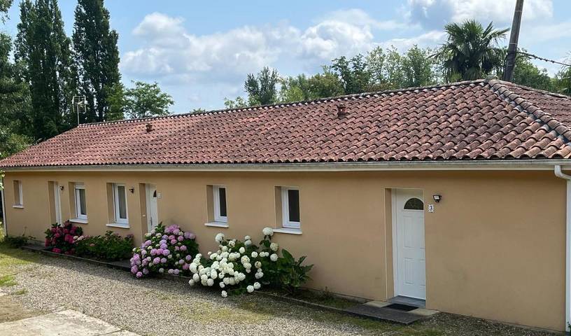 Gîte pour 2 personnes, avec terrasse et jardin, animaux acceptés à Eugénie-les-Bains