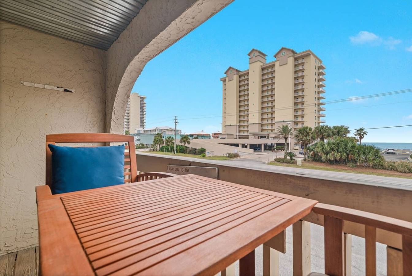 Entire apartment, Las Palmas 114- Pool Bbq short walk to beach in Gulf Shores, Mobile Bay