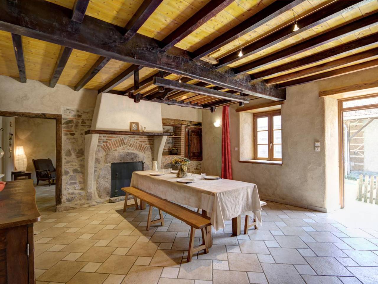 Gîte Authentique avec Terrasse et Animaux Admis in Panissières, Montbrison