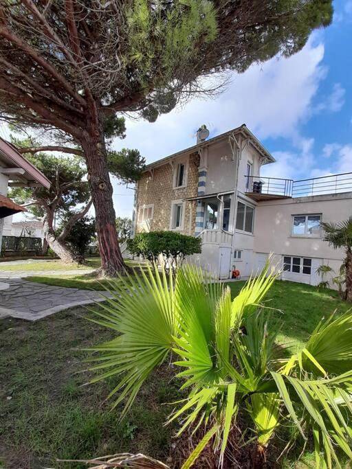 Villa voor 16 personen, with Balkon and Terras as well as Tuin and Uitzicht in Royan