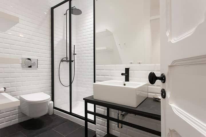 Ganze Wohnung, Ferienwohnung für 4 Personen mit Balkon in Santa Engrácia, São Vicente (Lissabon)