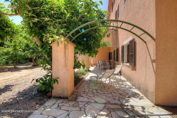 Gîte pour 7 personnes, avec Terrasse ainsi que Jardin et Vue dans Sagone - 3