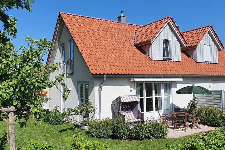 Ferienhaus für 4 Personen, mit Garten und Sauna in Rosenhagen