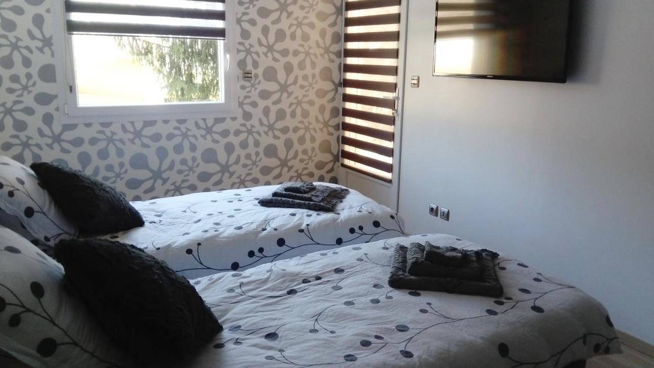 Appartement entier, Apartment with Terrace in Ambérieu-en-Bugey, Belley
