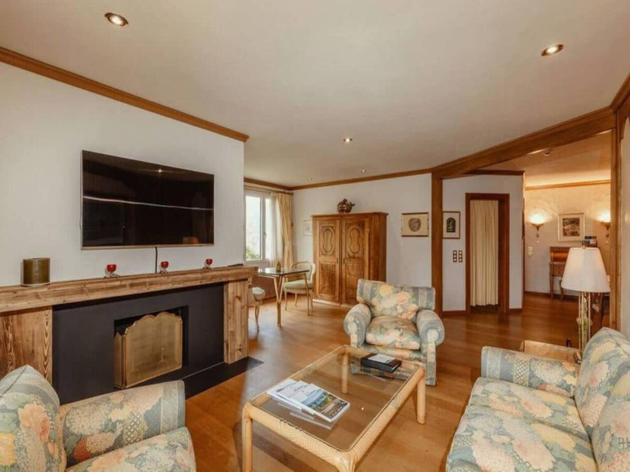 Ganze Wohnung, Üppiges Apartment mit Innenpool in Gstaad, Saanen