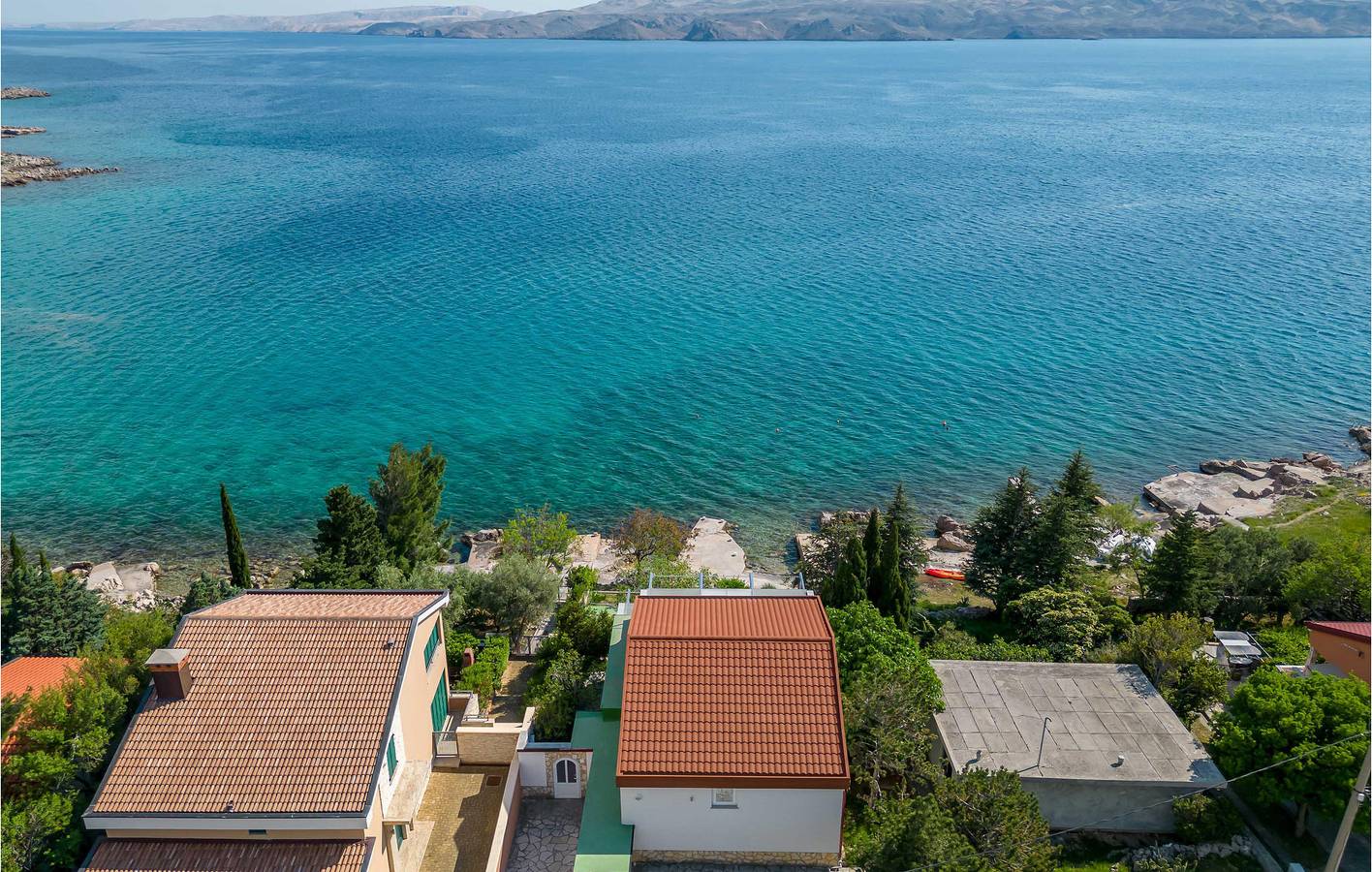 Ganze Ferienwohnung, Apartment am Meer mit Terrasse, WLAN und Parkplatz in der Nähe der Küste und von Restaurants in Cesarica, Naturpark Velebit