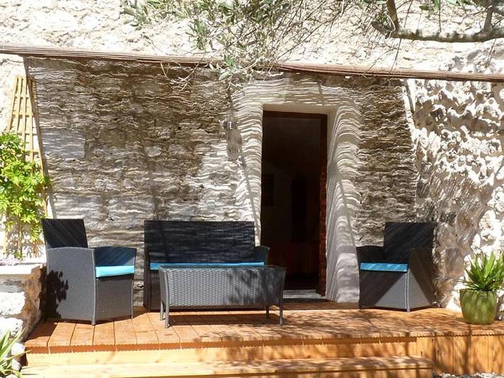 Chambre d’hôte pour 4 personnes, avec terrasse et vue ainsi que jardin et piscine, animaux acceptés à Balazuc