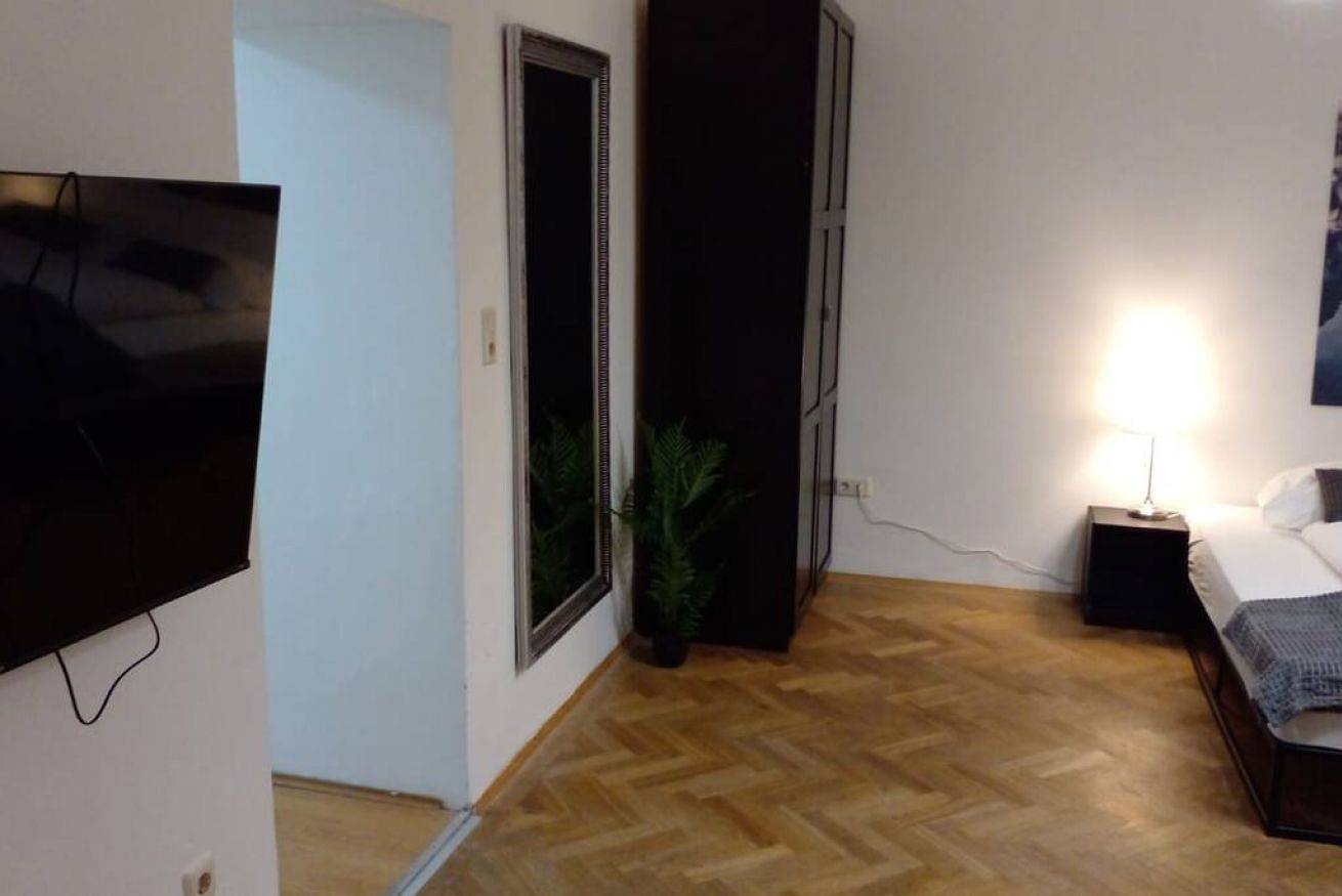 Entire apartment, Spacious 2Br Apt. @ Wiener Stadthalle/Well Located in Vienna, Vienna Woods