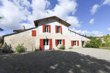 Gîte pour 11 personnes, avec vue ainsi que jardin et piscine à Cadillac-en-Fronsadais