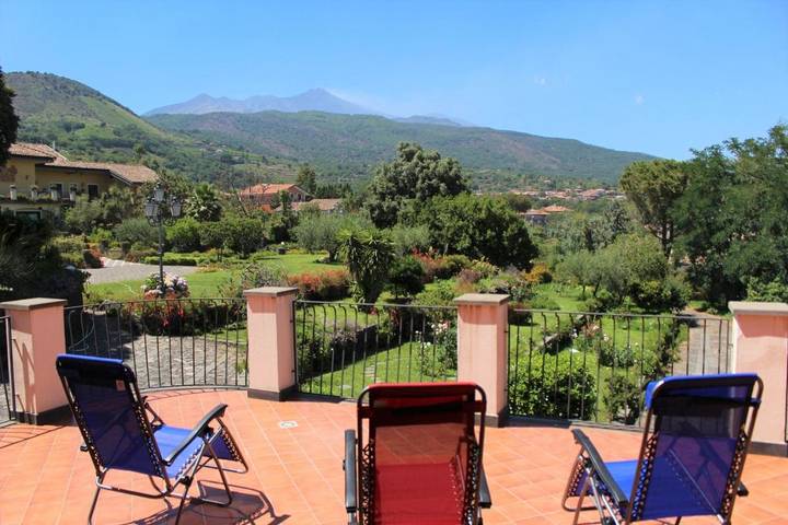 Agriturismo per 4 persone, con Balcone e Terrazza nonché Giardino e Panorama a Zafferana Etnea