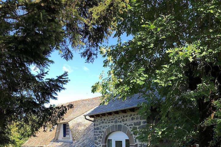 Location de vacances pour 10 personnes, avec jardin et terrasse à Brommat