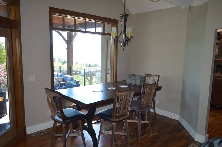 Vacation rental for 8 people, with hot tub and garden in West Kelowna