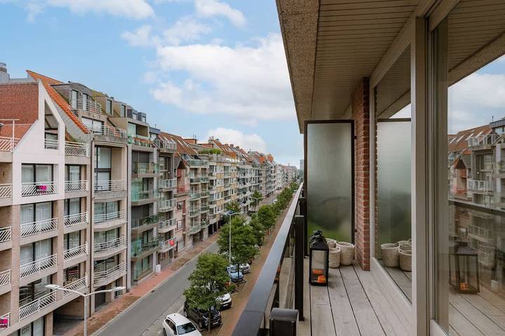 Ganze Wohnung, Beachfront Gem w/ Balcony & Family Friendly in in Knokke, Knokke-Heist