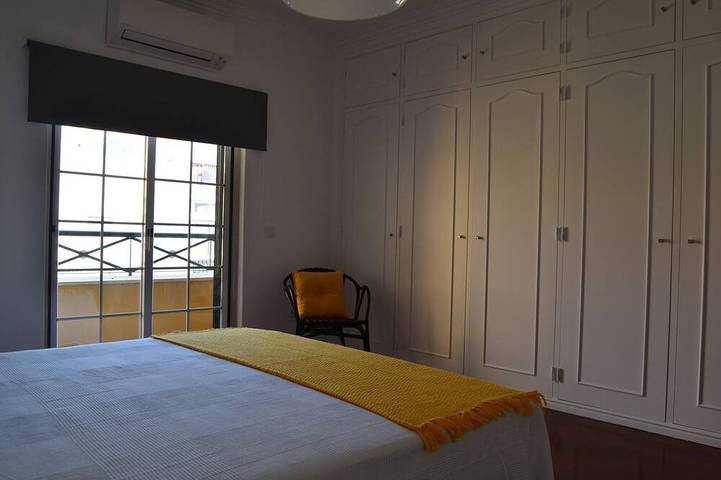 Geheel appartement, Jong en vol licht, Biedt Golf, 3 slaapkamers, 3 badkamers, A / C, maximaal 8 personen in Cascais e Estoril, Costa de Lisboa