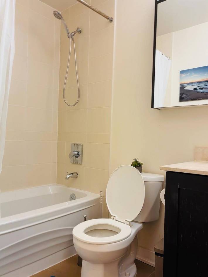 Apartamento vacacional entero, Elegante y acogedor condominio de 1 dormitorio en el centro de Square One in Mississauga (Ontario), Lago Ontario (Kanada)
