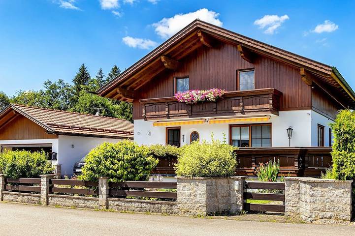 Ferienhaus für 10 Personen, mit Balkon und Sauna sowie Garten und Whirlpool in Lechbruck am See