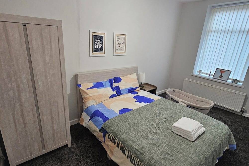 3 bed Ensuite Newly Refurbished House in Greater Manchester