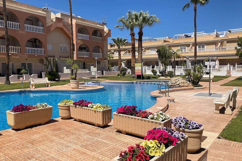Entire apartment, Well Equipped 2 Bed Penthouse with Solarium close to beach and local amenities in Pueblo Patricia, Los Alcázares