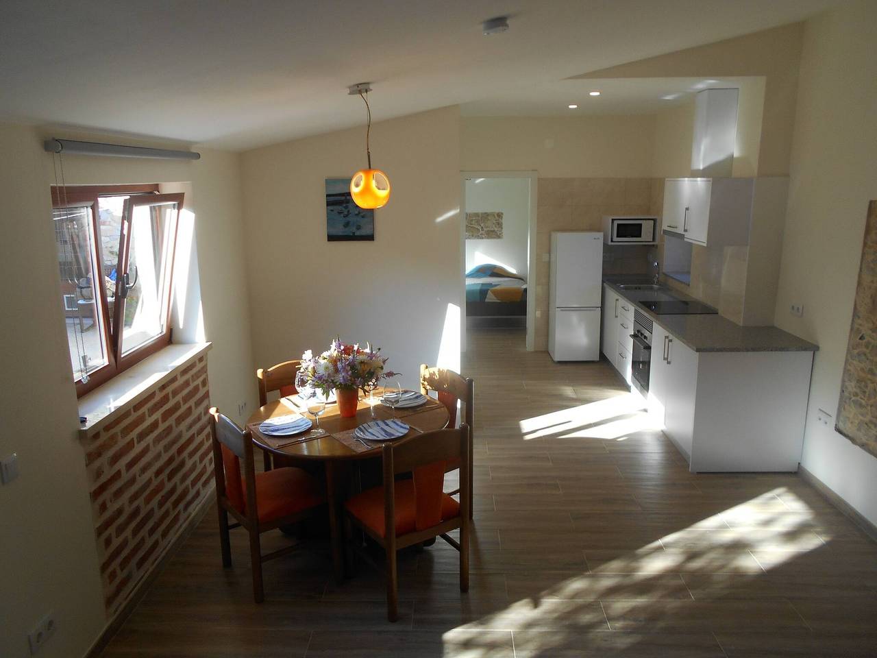 Ferienhaus mit 2 Schlafzimmern mit jeweils eigenem Bad in einem Küstendorf in Salir do Porto, Tornada e Salir do Porto