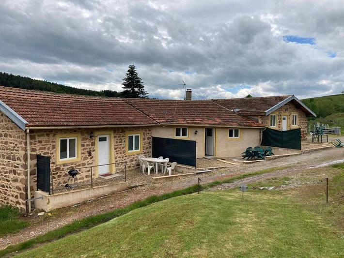 Gîte pour 8 personnes, avec vue et terrasse à Pont-Trambouze
