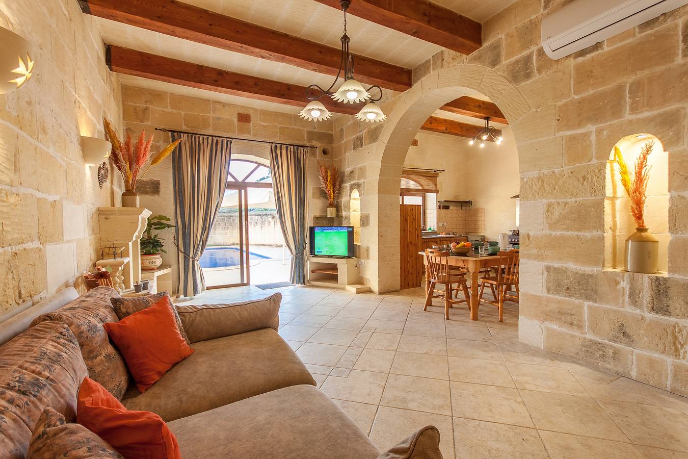 Centre Island Gozitan Farmhouse & Pool in Kercem, Gozo