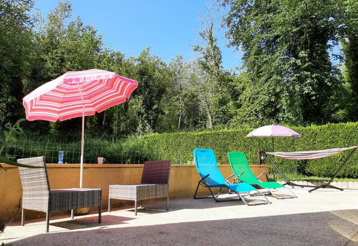 Gîte pour 2 personnes, avec terrasse ainsi que piscine et jardin à Marquay - 3